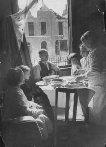 boarding house meal during the london blitz